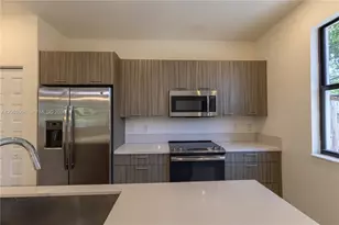 10407 NW 82nd St, Doral, FL 33178 - Photo 11