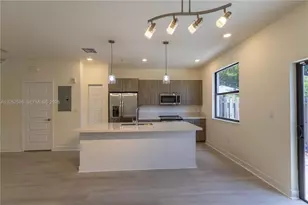 10407 NW 82nd St, Doral, FL 33178 - Photo 5