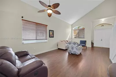 2002 SE 17th Ave, Homestead, FL 33035 - Photo 7