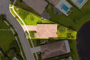 11326 SW 12th St, Pembroke Pines, FL 33025 - Photo 27