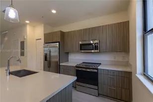 10407 NW 82nd St, Doral, FL 33178 - Photo 9