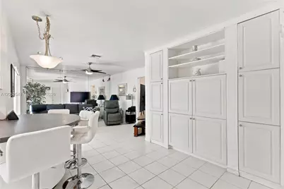 8 Castle Harbor Is, Fort Lauderdale, FL 33308 - Photo 9