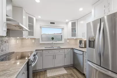 9501 Sunrise Lakes Blvd #201, Sunrise, FL 33322 - Photo 5