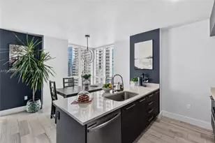 55 SE 6th St, Miami, FL 33131 - Photo 5