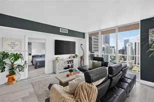 55 SE 6th St, Miami, FL 33131 - Photo 9