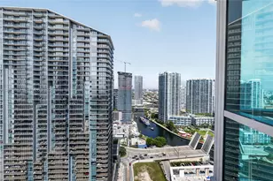 55 SE 6th St, Miami, FL 33131 - Photo 27