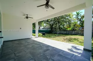 112 NW 24th Ct, Miami, FL 33125 - Photo 21