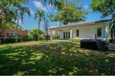 112 NW 24th Ct, Miami, FL 33125 - Photo 23