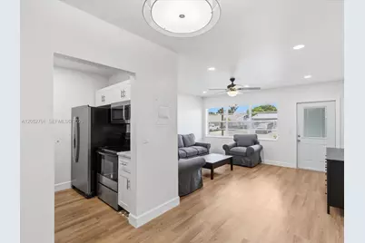 230 SW 11th Ave #8, Hallandale Beach, FL 33009 - Photo 11