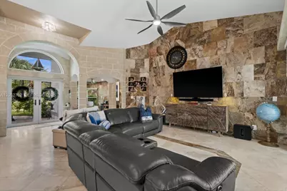 1638 NW 38 Th Pl, Cape Coral, FL 33993 - Photo 7