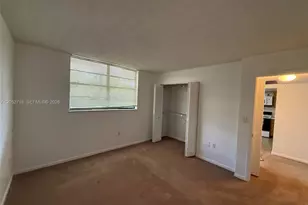 1000 Colony Point Cir, Pembroke Pines, FL 33026 - Photo 5