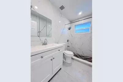 940 NW 32nd Ct #front, Miami, FL 33125 - Photo 3