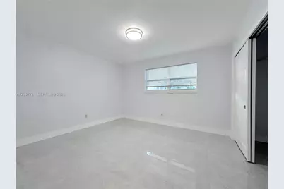 940 NW 32nd Ct #front, Miami, FL 33125 - Photo 5