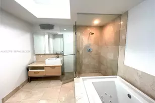 218 SE 14th St, Miami, FL 33131 - Photo 13