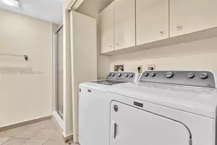 20281 E Country Club Dr, Aventura, FL 33180 - Photo 23