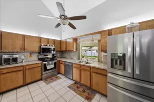 9050 Crescent Dr, Miramar, FL 33025 - Photo 7
