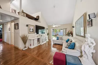 9050 Crescent Dr, Miramar, FL 33025 - Photo 5