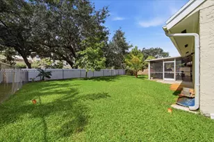 9050 Crescent Dr, Miramar, FL 33025 - Photo 17