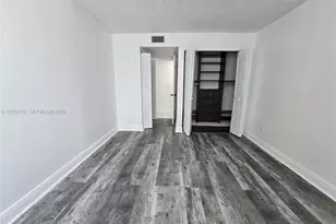 484 NW 165th St Rd, Miami, FL 33169 - Photo 11
