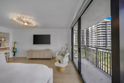 540 Brickell Key Dr #809, Miami, FL 33131 - Photo 7