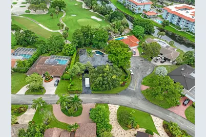 8541 N Lake Dasha Dr, Plantation, FL 33324 - Photo 43
