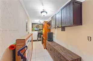 8541 N Lake Dasha Dr, Plantation, FL 33324 - Photo 21