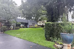 8541 N Lake Dasha Dr, Plantation, FL 33324 - Photo 1
