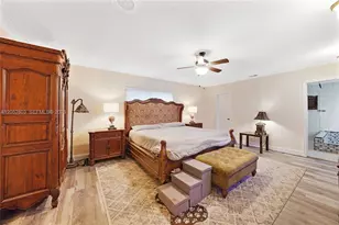 8541 N Lake Dasha Dr, Plantation, FL 33324 - Photo 29
