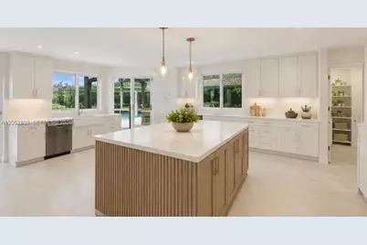 8541 N Lake Dasha Dr, Plantation, FL 33324 - Photo 11