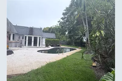 8541 N Lake Dasha Dr, Plantation, FL 33324 - Photo 5