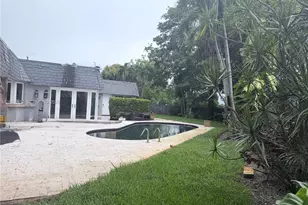 8541 N Lake Dasha Dr, Plantation, FL 33324 - Photo 5