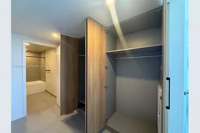 121 NE 5th St #3013, Miami, FL 33132 - Photo 5