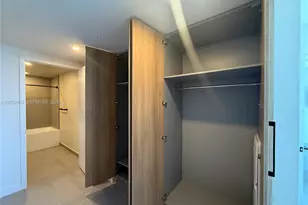 121 NE 5th St, Miami, FL 33132 - Photo 5