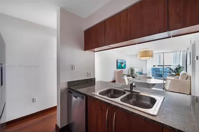 1200 Brickell Bay Dr #2824, Miami, FL 33131 - Photo 9