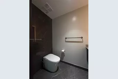 20 NE 11 St #5303, Miami, FL 33132 - Photo 3
