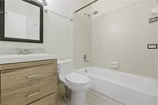 10680 Cherry Ave, Pembroke Pines, FL 33026 - Photo 23