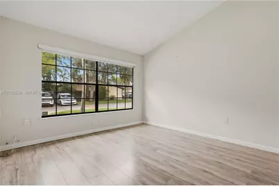10680 Cherry Ave, Pembroke Pines, FL 33026 - Photo 21