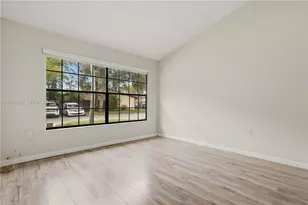 10680 Cherry Ave, Pembroke Pines, FL 33026 - Photo 21