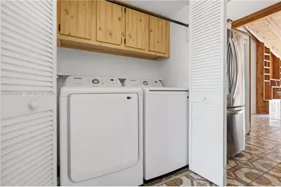 10680 Cherry Ave, Pembroke Pines, FL 33026 - Photo 25