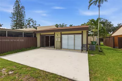 10680 Cherry Ave, Pembroke Pines, FL 33026 - Photo 27
