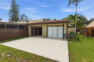 10680 Cherry Ave, Pembroke Pines, FL 33026 - Photo 27