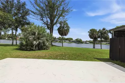 10680 Cherry Ave, Pembroke Pines, FL 33026 - Photo 33