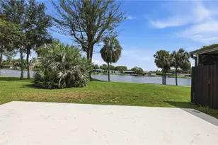 10680 Cherry Ave, Pembroke Pines, FL 33026 - Photo 33