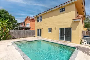 2592 W Saratoga Dr, Cooper City, FL 33026 - Photo 5