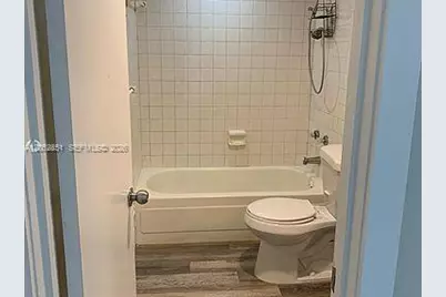 10000 NW 80th Ct #2423, Hialeah Gardens, FL 33016 - Photo 9