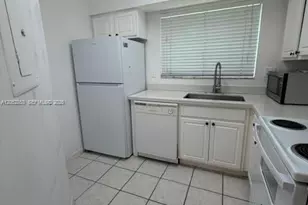2421 NW 96th Terrace, Pembroke Pines, FL 33024 - Photo 5