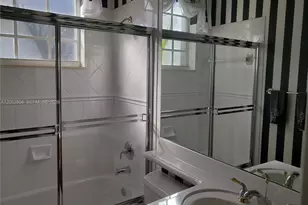 11231 NW 71st St, Doral, FL 33178 - Photo 17