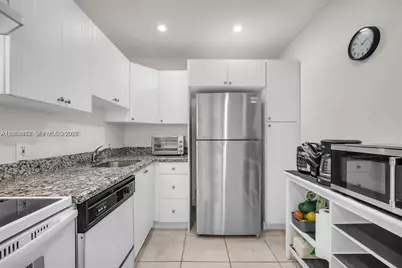 3625 N Country Club Dr #PH2, Aventura, FL 33180 - Photo 5