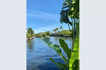 2209 NE 26th St, Wilton Manors, FL 33305 - Photo 3