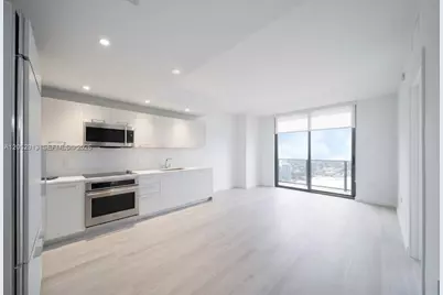 55 SW 9th St #3207, Miami, FL 33130 - Photo 3